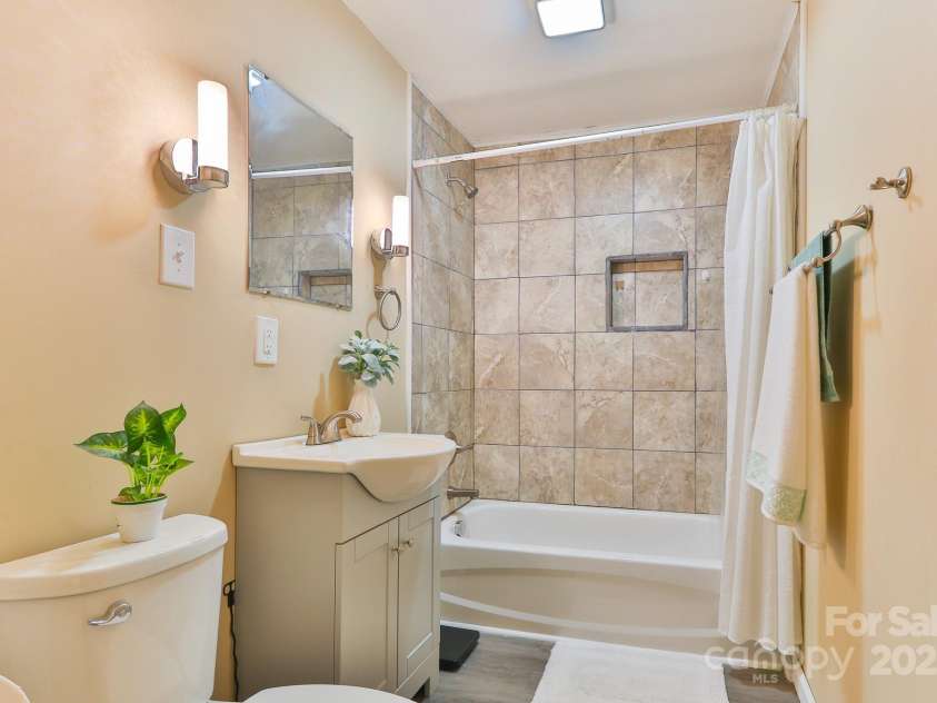 4445 Pioneer Drive, Hickory, NC 28601.  MLS# CAR4241445, YatesRealty ID 5494. 