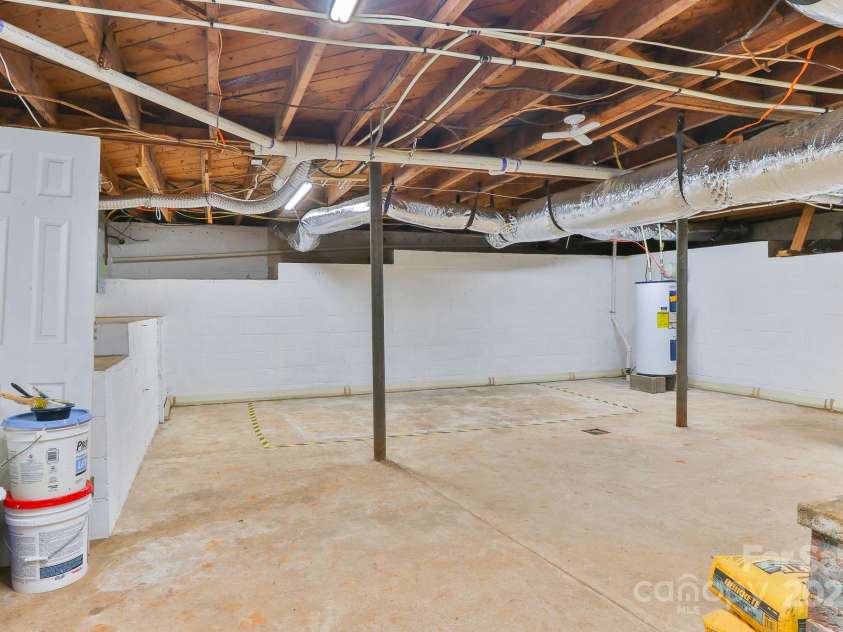 4445 Pioneer Drive, Hickory, NC 28601.  MLS# CAR4241445, YatesRealty ID 5494. 