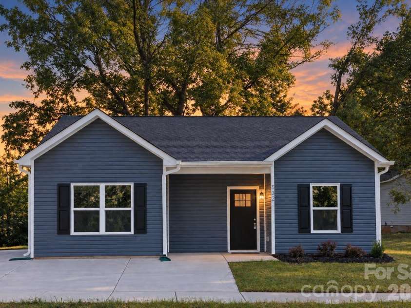 3541 Avalon Avenue, Charlotte, NC 28208.  MLS# CAR4424573, YatesRealty ID 54941. Representation