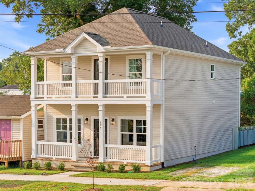 3628 Glenwood Drive, Charlotte, NC 28208.  MLS# CAR4424579, YatesRealty ID 54942. Representation