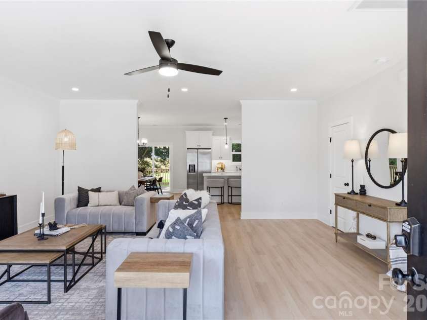 3628 Glenwood Drive, Charlotte, NC 28208.  MLS# CAR4424579, YatesRealty ID 54942. Representation