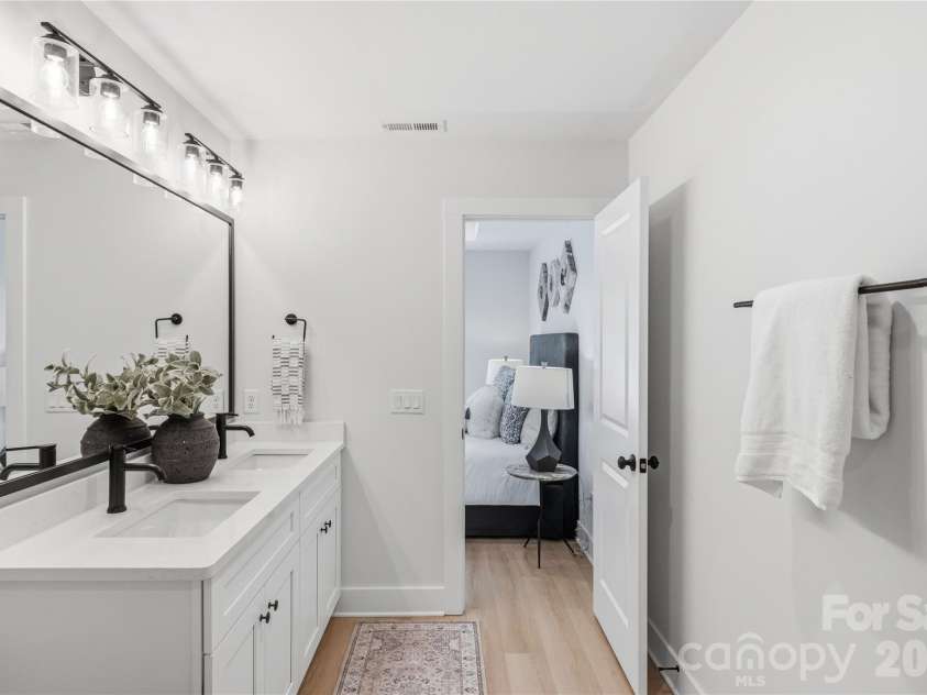 3628 Glenwood Drive, Charlotte, NC 28208.  MLS# CAR4424579, YatesRealty ID 54942. Representation