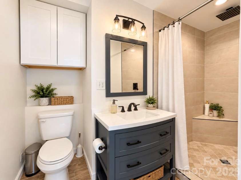 193 Bevis Lane, Statesville, NC 28677.  MLS# CAR4425147, YatesRealty ID 54944. Primary bathroom