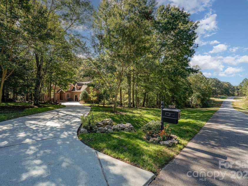 7029 Pebble Bay Drive, Denver, NC 28037.  MLS# CAR4192335, YatesRealty ID 5495. 