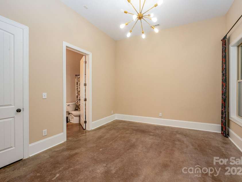 7029 Pebble Bay Drive, Denver, NC 28037.  MLS# CAR4192335, YatesRealty ID 5495. Basement bedroom with Jack and Jill bathroom.