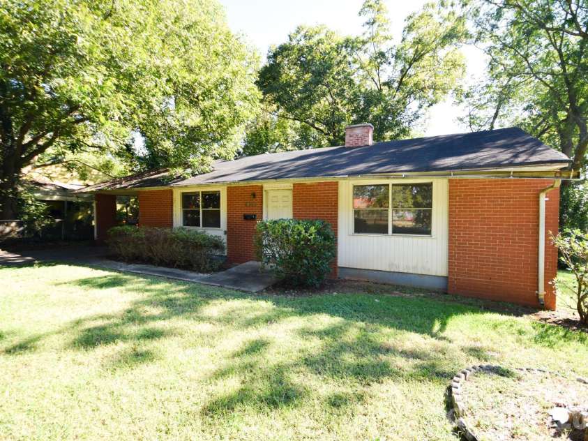 2715 Southwest Boulevard, Charlotte, NC 28216.  MLS# CAR4431753, YatesRealty ID 54955. 