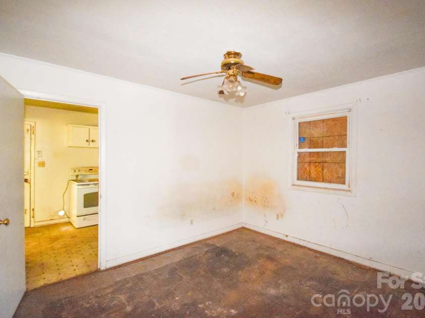 2715 Southwest Boulevard, Charlotte, NC 28216.  MLS# CAR4431753, YatesRealty ID 54955. 