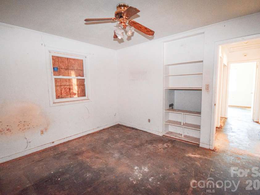 2715 Southwest Boulevard, Charlotte, NC 28216.  MLS# CAR4431753, YatesRealty ID 54955. 