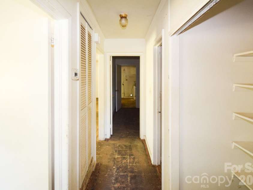 2715 Southwest Boulevard, Charlotte, NC 28216.  MLS# CAR4431753, YatesRealty ID 54955. 