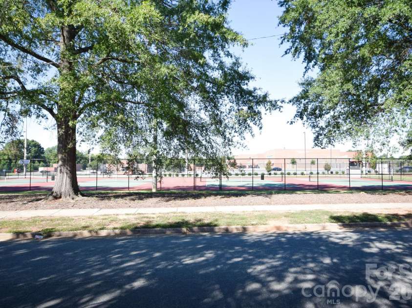 2715 Southwest Boulevard, Charlotte, NC 28216.  MLS# CAR4431753, YatesRealty ID 54955. 