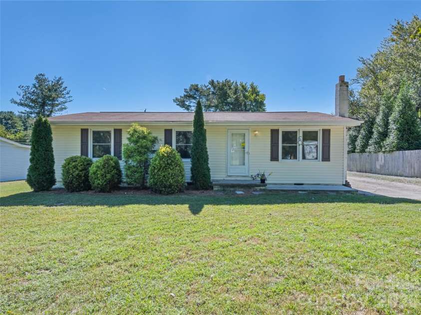 1188 Eastbrook Drive, Hendersonville, NC 28720.  MLS# CAR4428470, YatesRealty ID 54957. 