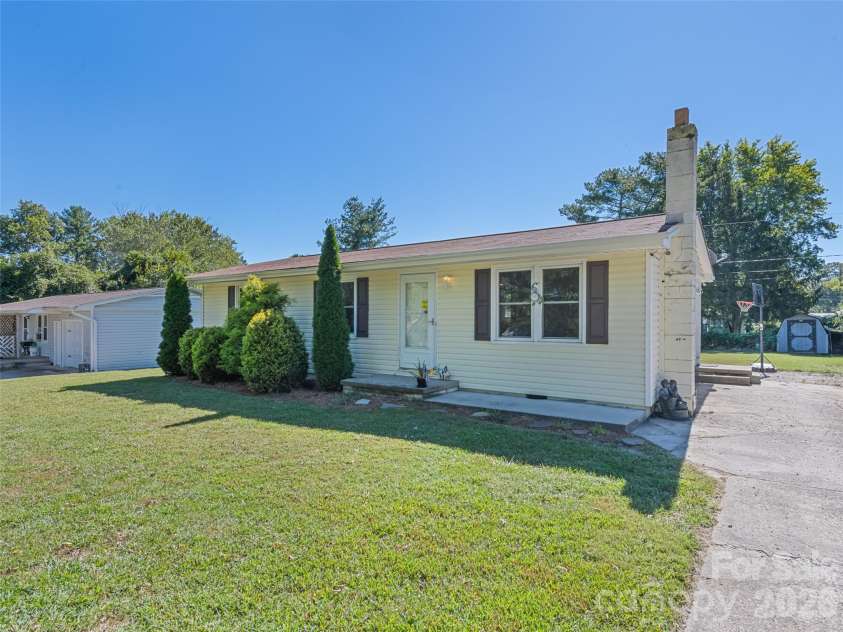1188 Eastbrook Drive, Hendersonville, NC 28720.  MLS# CAR4428470, YatesRealty ID 54957. 