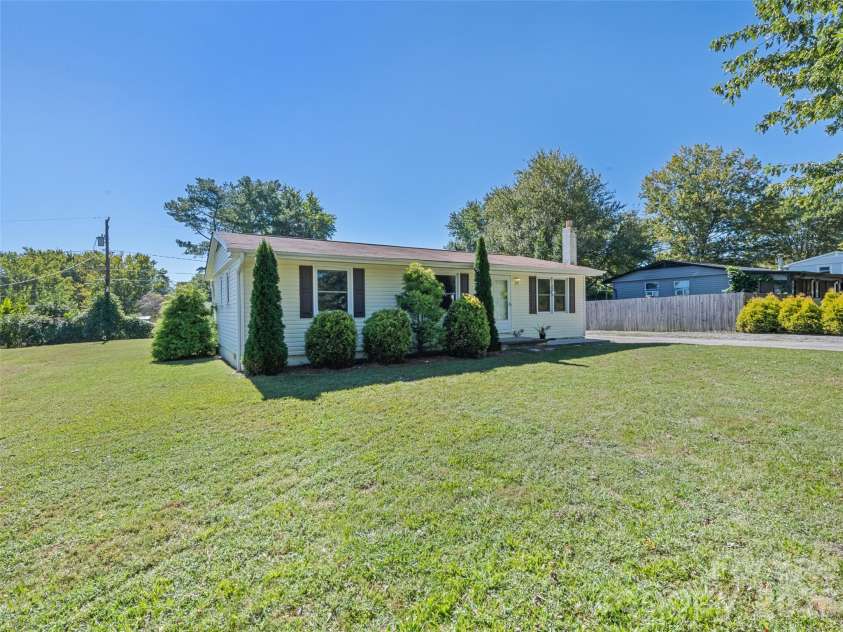 1188 Eastbrook Drive, Hendersonville, NC 28720.  MLS# CAR4428470, YatesRealty ID 54957. 