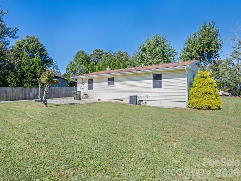 1188 Eastbrook Drive, Hendersonville, NC 28720.  MLS# CAR4428470, YatesRealty ID 54957. 