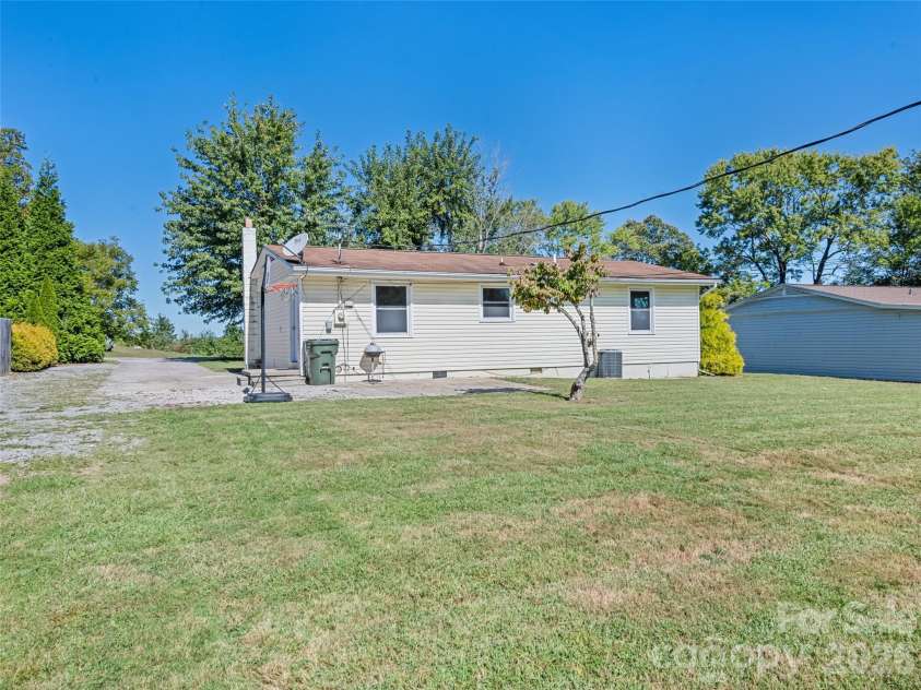 1188 Eastbrook Drive, Hendersonville, NC 28720.  MLS# CAR4428470, YatesRealty ID 54957. 