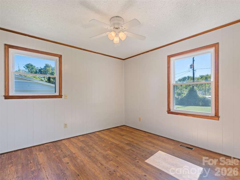1188 Eastbrook Drive, Hendersonville, NC 28720.  MLS# CAR4428470, YatesRealty ID 54957. 