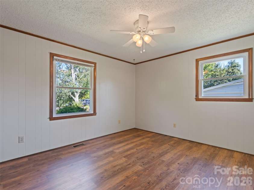 1188 Eastbrook Drive, Hendersonville, NC 28720.  MLS# CAR4428470, YatesRealty ID 54957. 