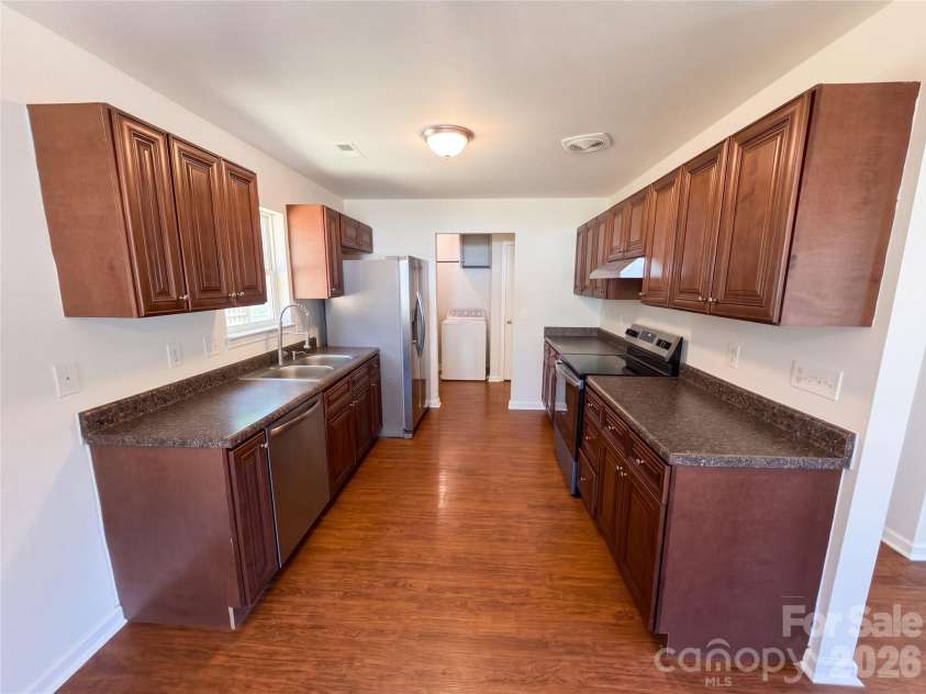 413 Greenwood Drive, Charlotte, NC 28217.  MLS# CAR4431801, YatesRealty ID 54958. 