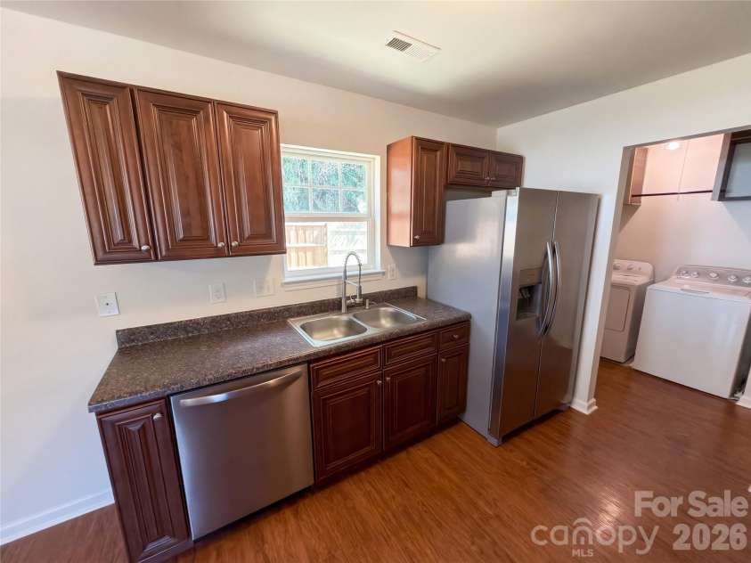 413 Greenwood Drive, Charlotte, NC 28217.  MLS# CAR4431801, YatesRealty ID 54958. 