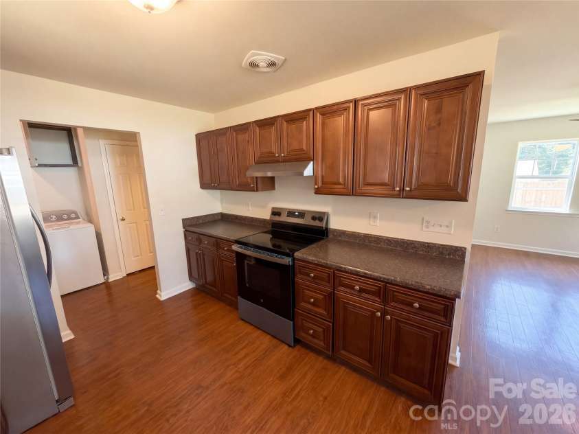 413 Greenwood Drive, Charlotte, NC 28217.  MLS# CAR4431801, YatesRealty ID 54958. 