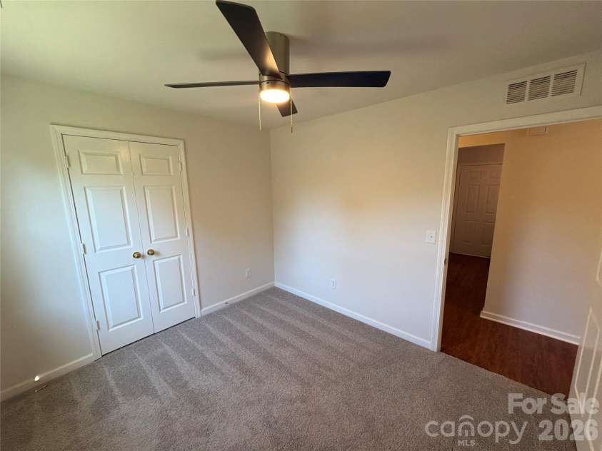 413 Greenwood Drive, Charlotte, NC 28217.  MLS# CAR4431801, YatesRealty ID 54958. 