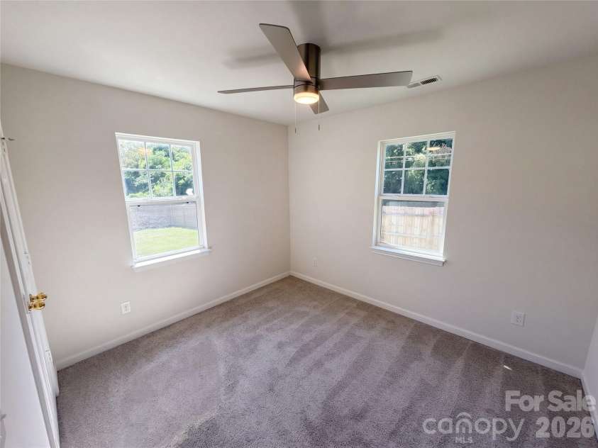 413 Greenwood Drive, Charlotte, NC 28217.  MLS# CAR4431801, YatesRealty ID 54958. 