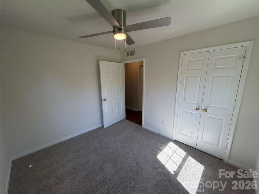413 Greenwood Drive, Charlotte, NC 28217.  MLS# CAR4431801, YatesRealty ID 54958. 