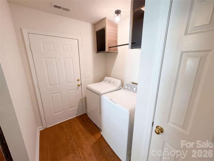 413 Greenwood Drive, Charlotte, NC 28217.  MLS# CAR4431801, YatesRealty ID 54958. 