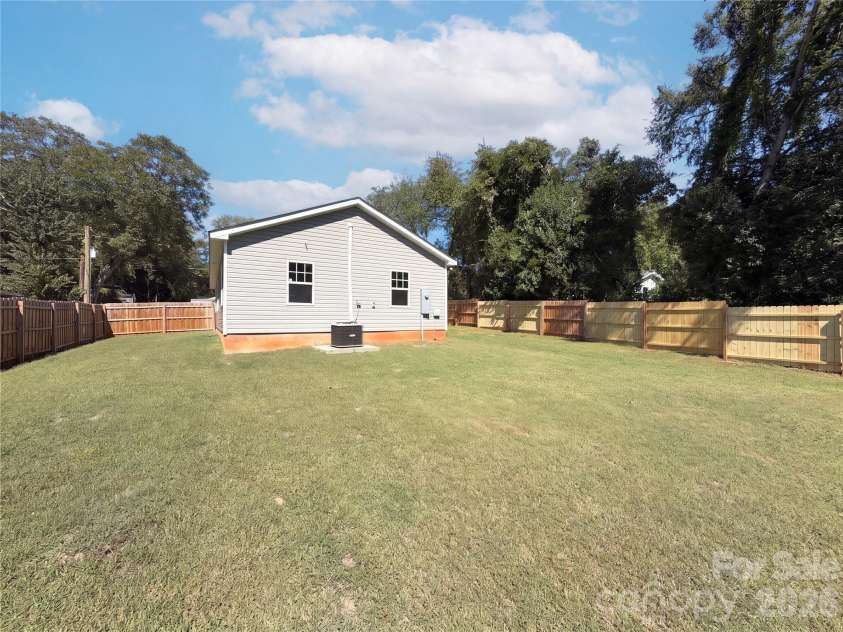 413 Greenwood Drive, Charlotte, NC 28217.  MLS# CAR4431801, YatesRealty ID 54958. 
