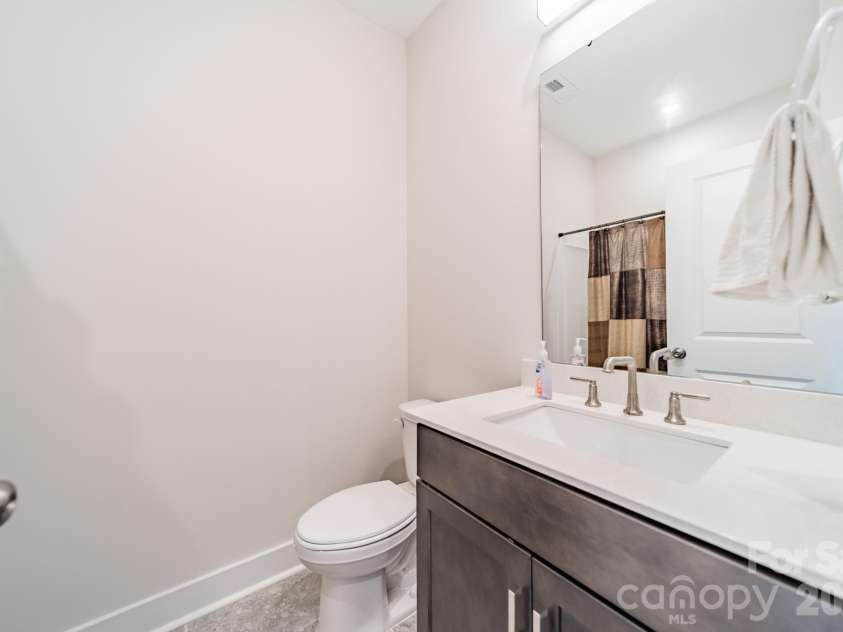 2025 Evolve Way, Charlotte, NC 28205.  MLS# CAR4355059, YatesRealty ID 5496. 2nd Bathroom