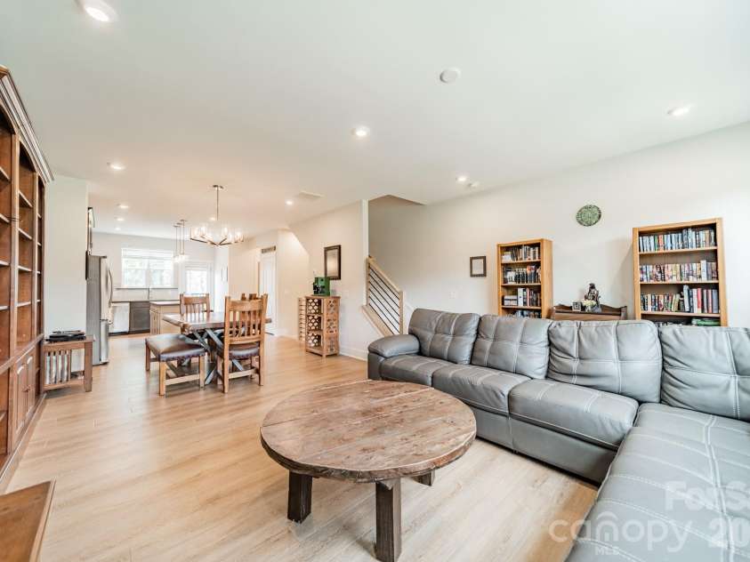 2025 Evolve Way, Charlotte, NC 28205.  MLS# CAR4355059, YatesRealty ID 5496. 2nd level living