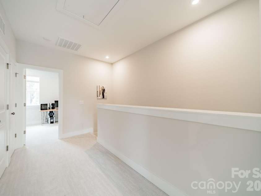 2025 Evolve Way, Charlotte, NC 28205.  MLS# CAR4355059, YatesRealty ID 5496. 3rd Floor Landing