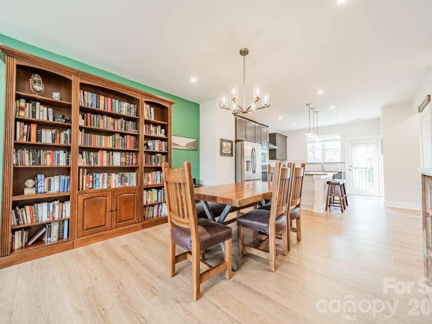 2025 Evolve Way, Charlotte, NC 28205.  MLS# CAR4355059, YatesRealty ID 5496. Dining Area