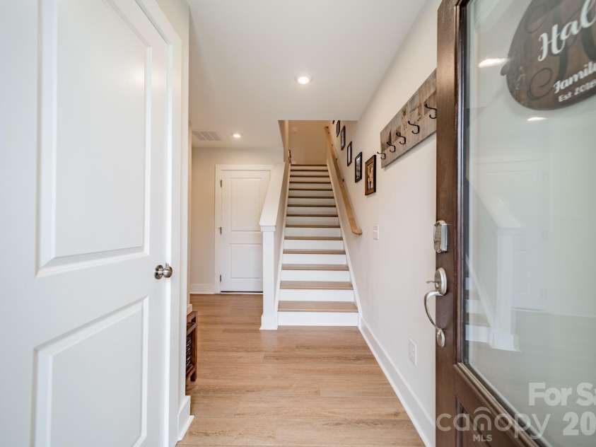 2025 Evolve Way, Charlotte, NC 28205.  MLS# CAR4355059, YatesRealty ID 5496. Entry Way