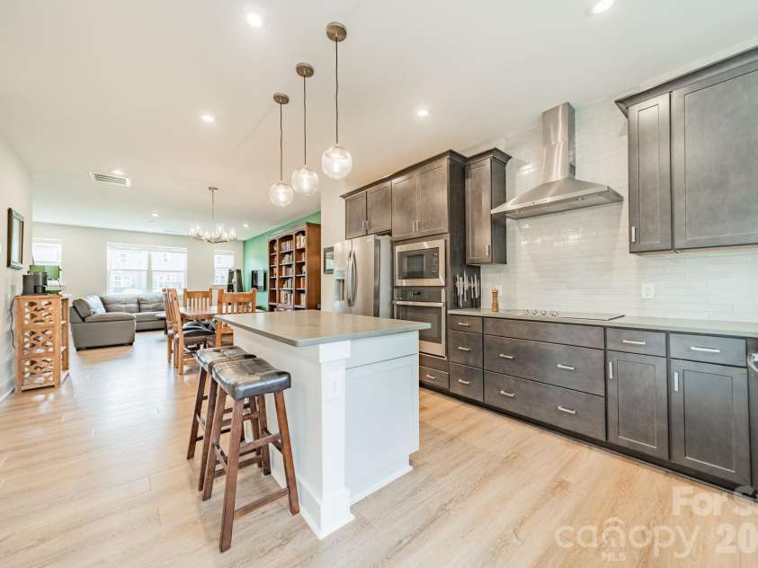 2025 Evolve Way, Charlotte, NC 28205.  MLS# CAR4355059, YatesRealty ID 5496. Kitchen