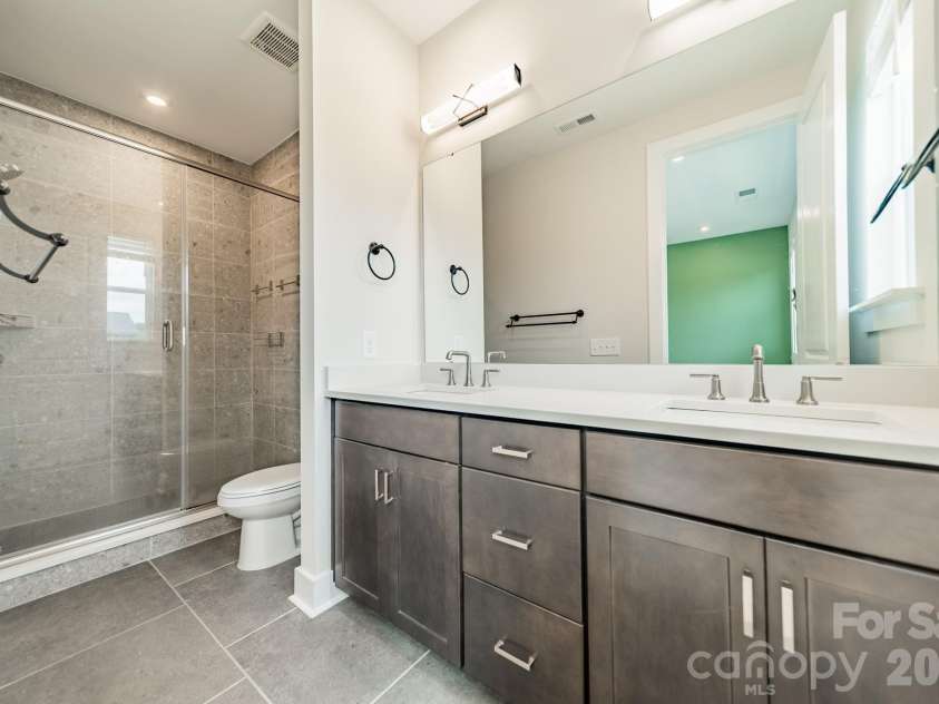 2025 Evolve Way, Charlotte, NC 28205.  MLS# CAR4355059, YatesRealty ID 5496. Primary Bathroom