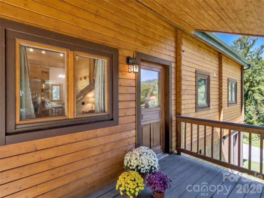 200 Linsonwood Ridge, Waynesville, NC 28786.  MLS# CAR4431585, YatesRealty ID 54960. 
