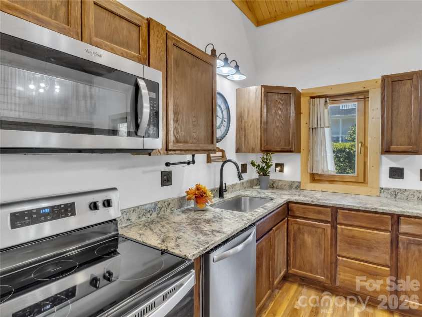 200 Linsonwood Ridge, Waynesville, NC 28786.  MLS# CAR4431585, YatesRealty ID 54960. 