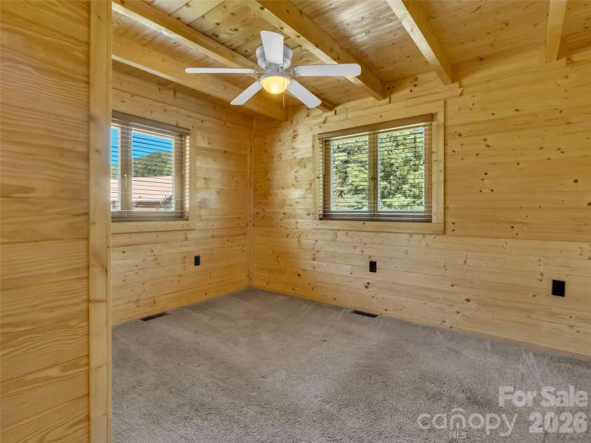 200 Linsonwood Ridge, Waynesville, NC 28786.  MLS# CAR4431585, YatesRealty ID 54960. 