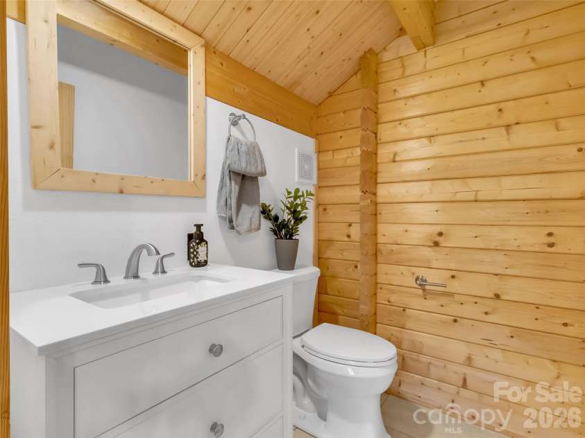 200 Linsonwood Ridge, Waynesville, NC 28786.  MLS# CAR4431585, YatesRealty ID 54960. 