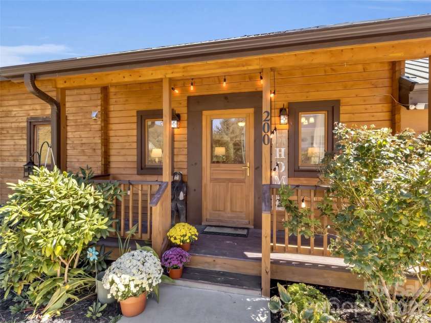 200 Linsonwood Ridge, Waynesville, NC 28786.  MLS# CAR4431585, YatesRealty ID 54960. 