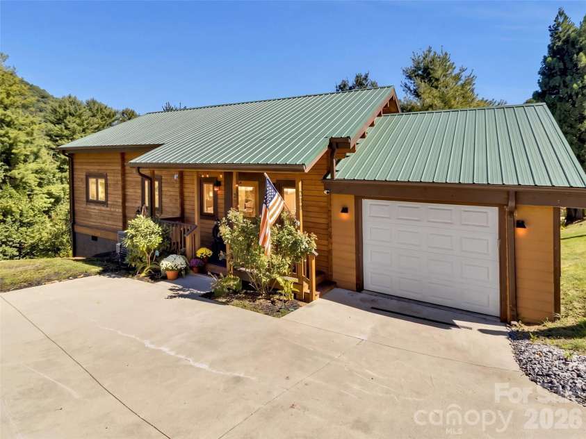 200 Linsonwood Ridge, Waynesville, NC 28786.  MLS# CAR4431585, YatesRealty ID 54960. 