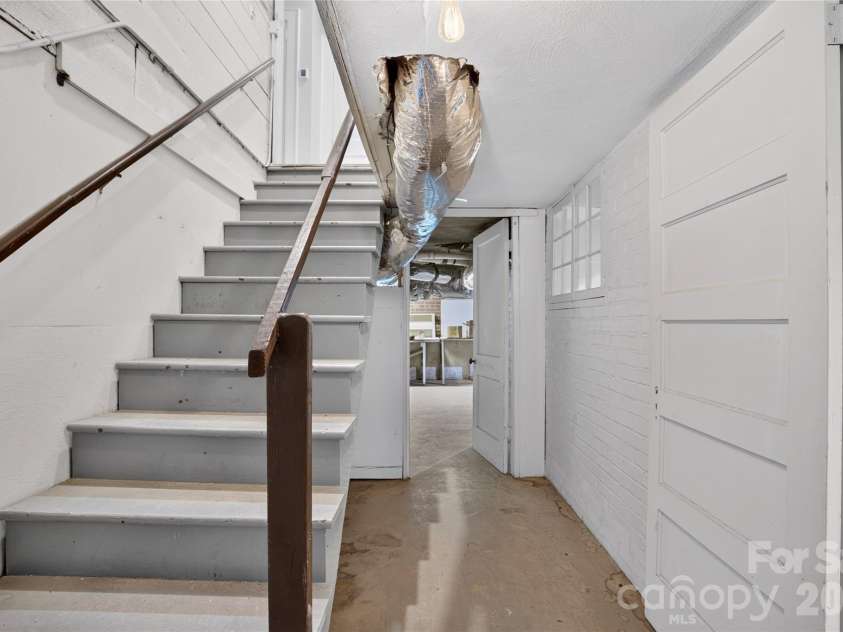 2314 Broad Street, Winston Salem, NC 27127.  MLS# CAR4405936, YatesRealty ID 54965. 