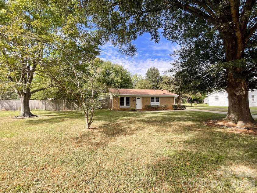 5704 Hillcrest Circle, Indian Trail, NC 28079.  MLS# CAR4425701, YatesRealty ID 54967. 