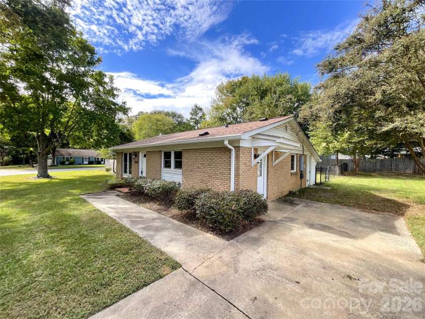 5704 Hillcrest Circle, Indian Trail, NC 28079.  MLS# CAR4425701, YatesRealty ID 54967. 
