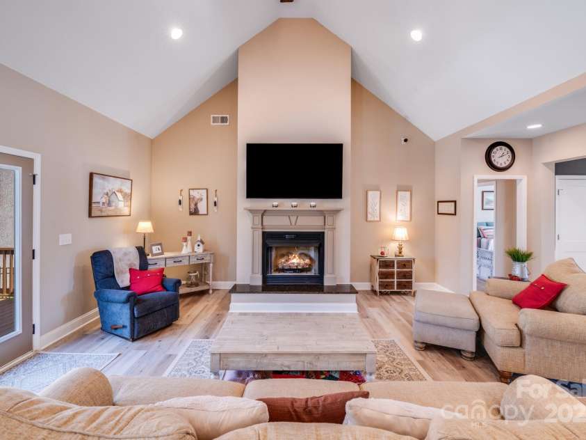 1016 Secretariat Drive, York, SC 29745.  MLS# CAR4244338, YatesRealty ID 5497. 