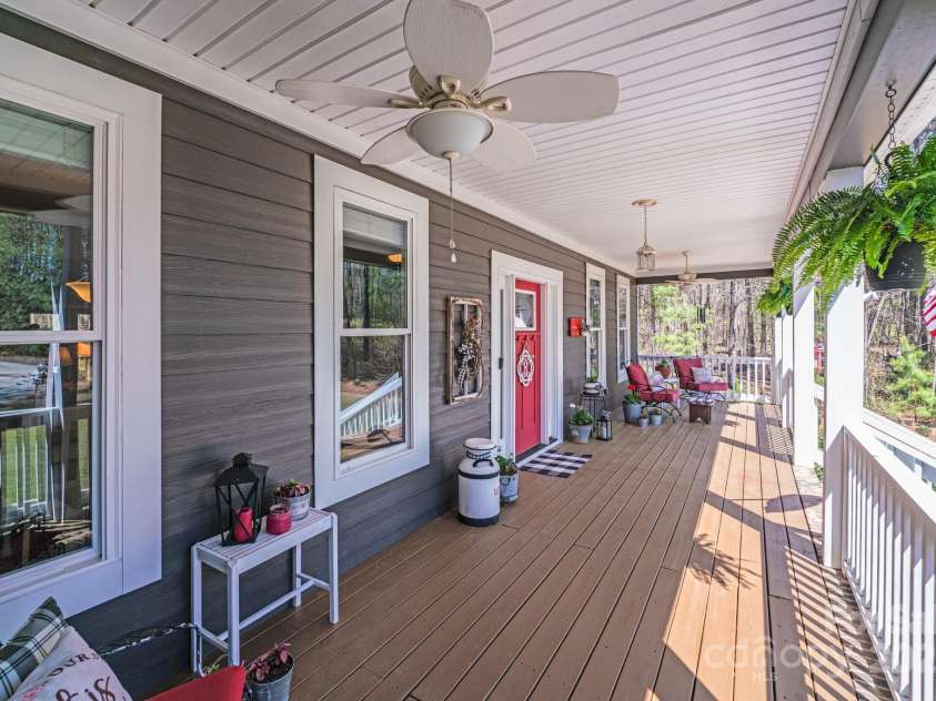 1016 Secretariat Drive, York, SC 29745.  MLS# CAR4244338, YatesRealty ID 5497. 