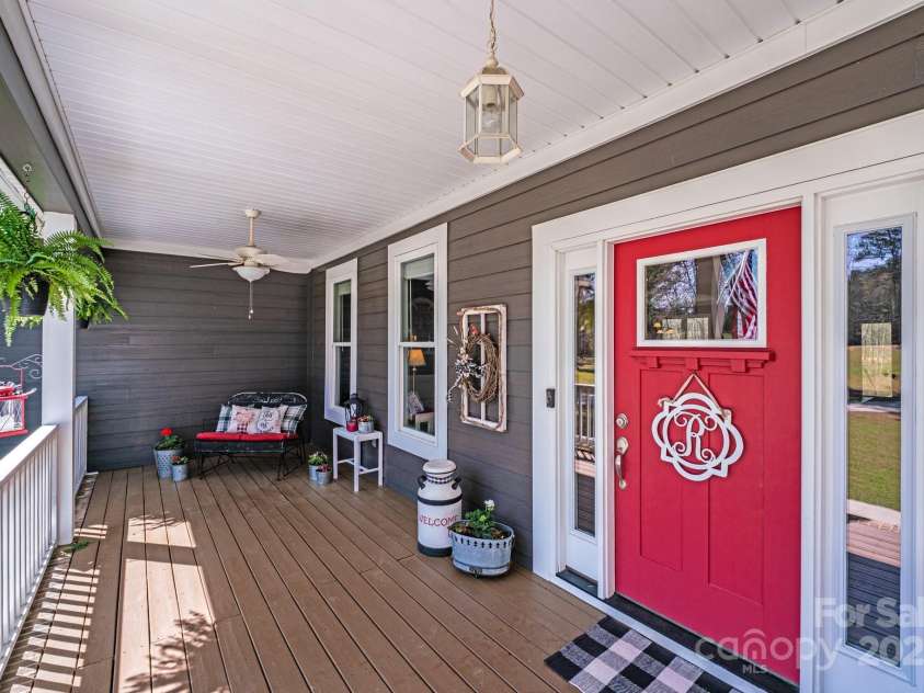 1016 Secretariat Drive, York, SC 29745.  MLS# CAR4244338, YatesRealty ID 5497. 