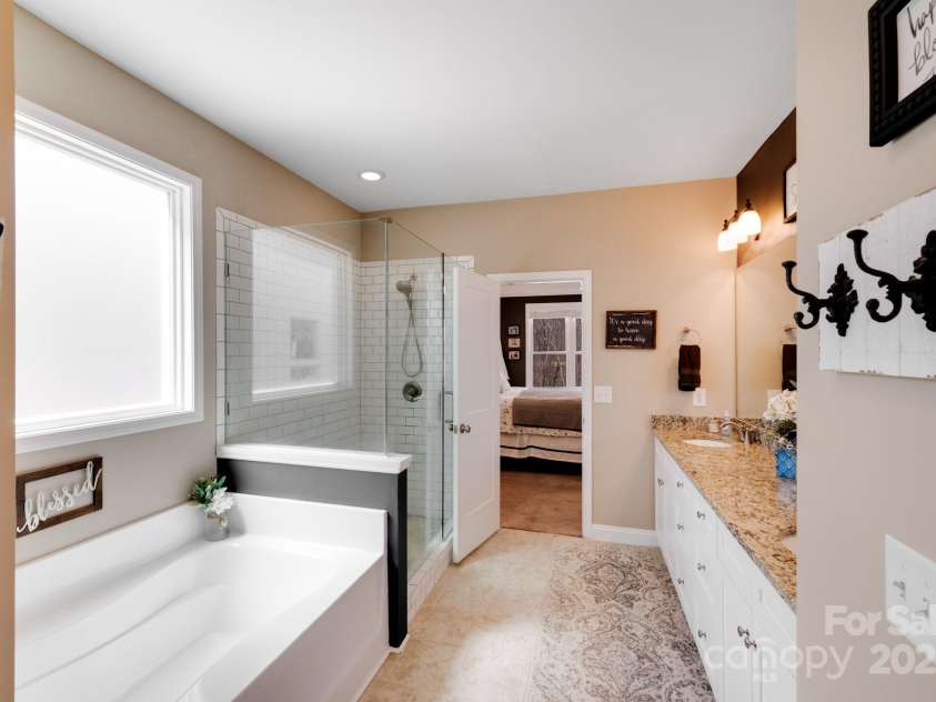 1016 Secretariat Drive, York, SC 29745.  MLS# CAR4244338, YatesRealty ID 5497. 