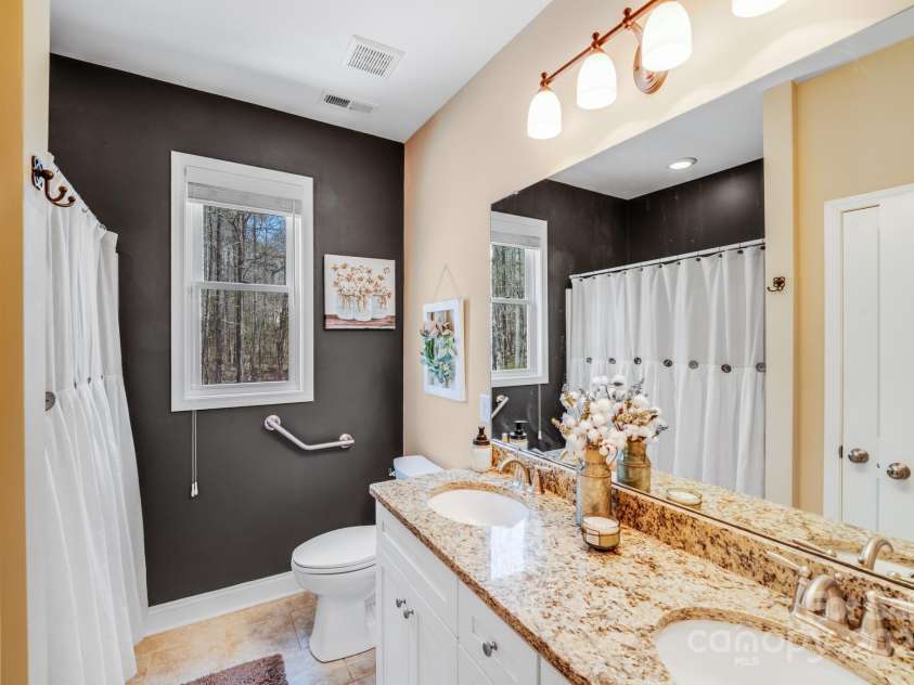 1016 Secretariat Drive, York, SC 29745.  MLS# CAR4244338, YatesRealty ID 5497. Full hall bath